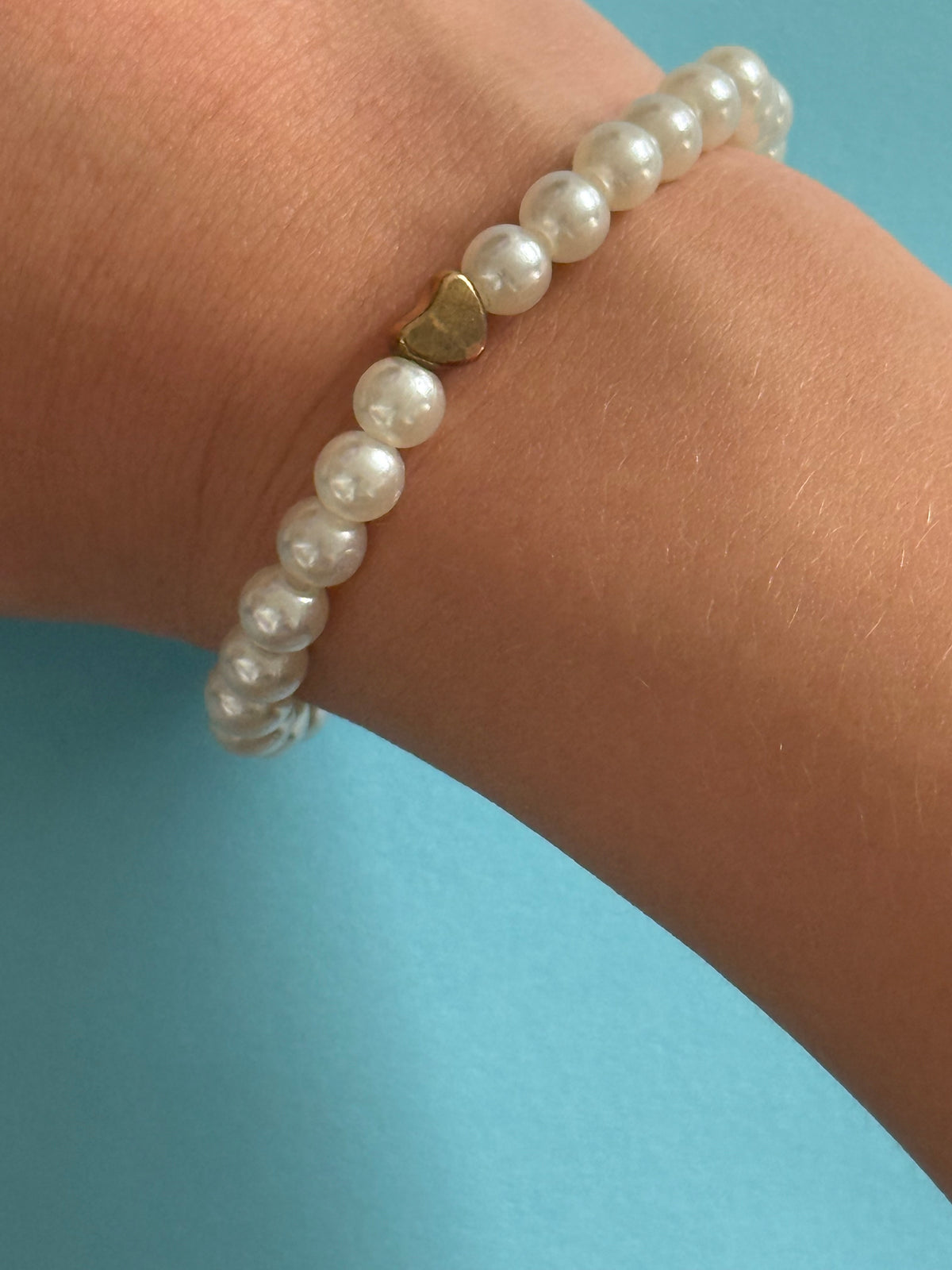 White Pearl Effect Bracelet - Gold Look Heart 14.5cm
