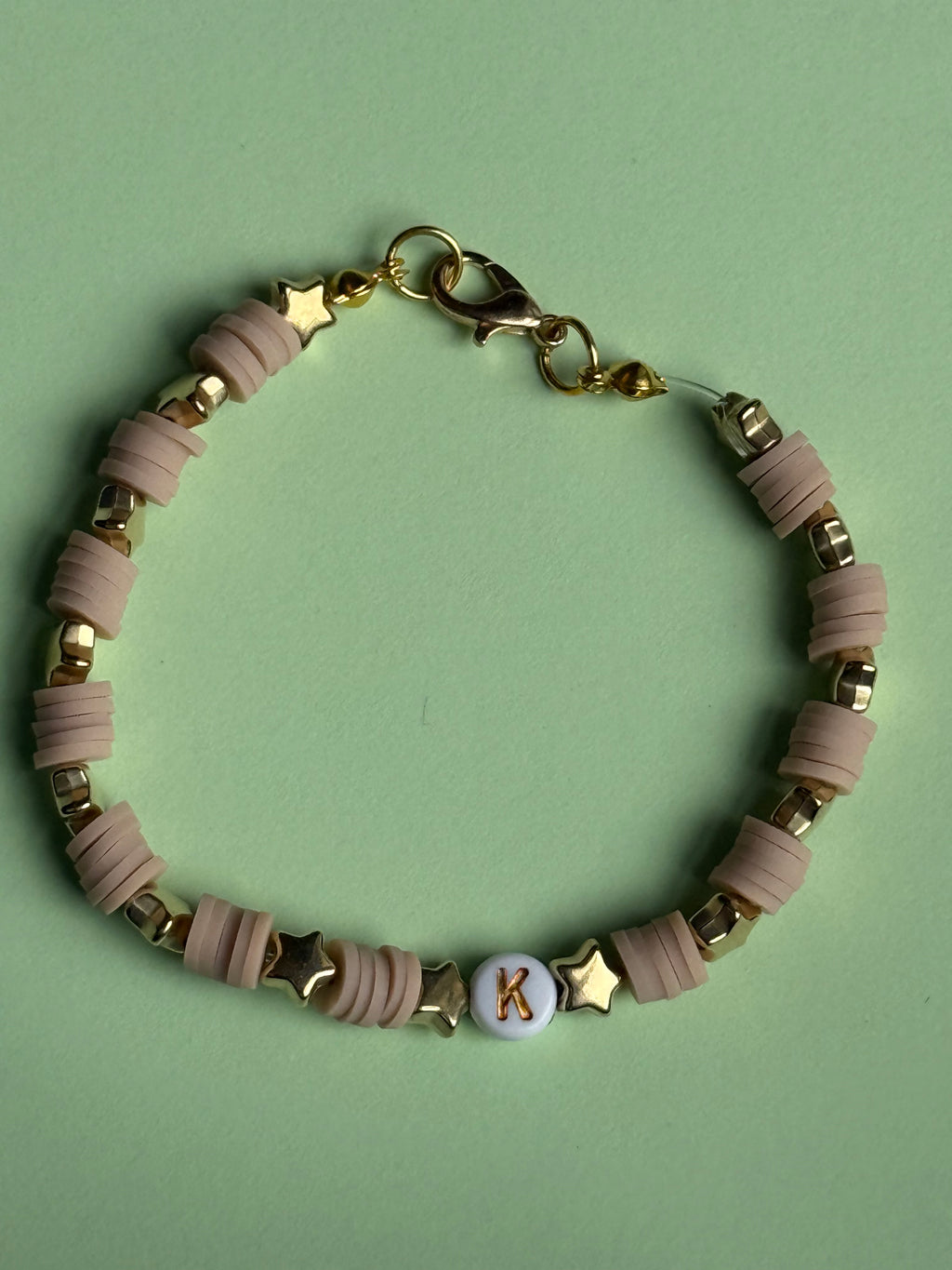Beige lettered bracelet with a 'K'