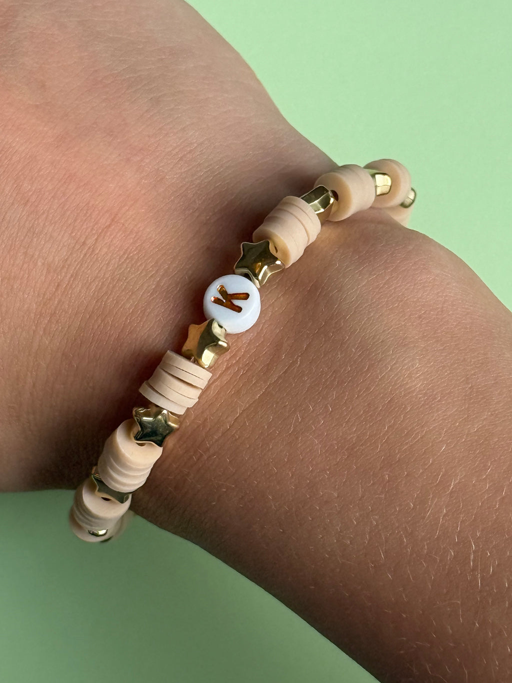 Beige lettered bracelet with a 'K'